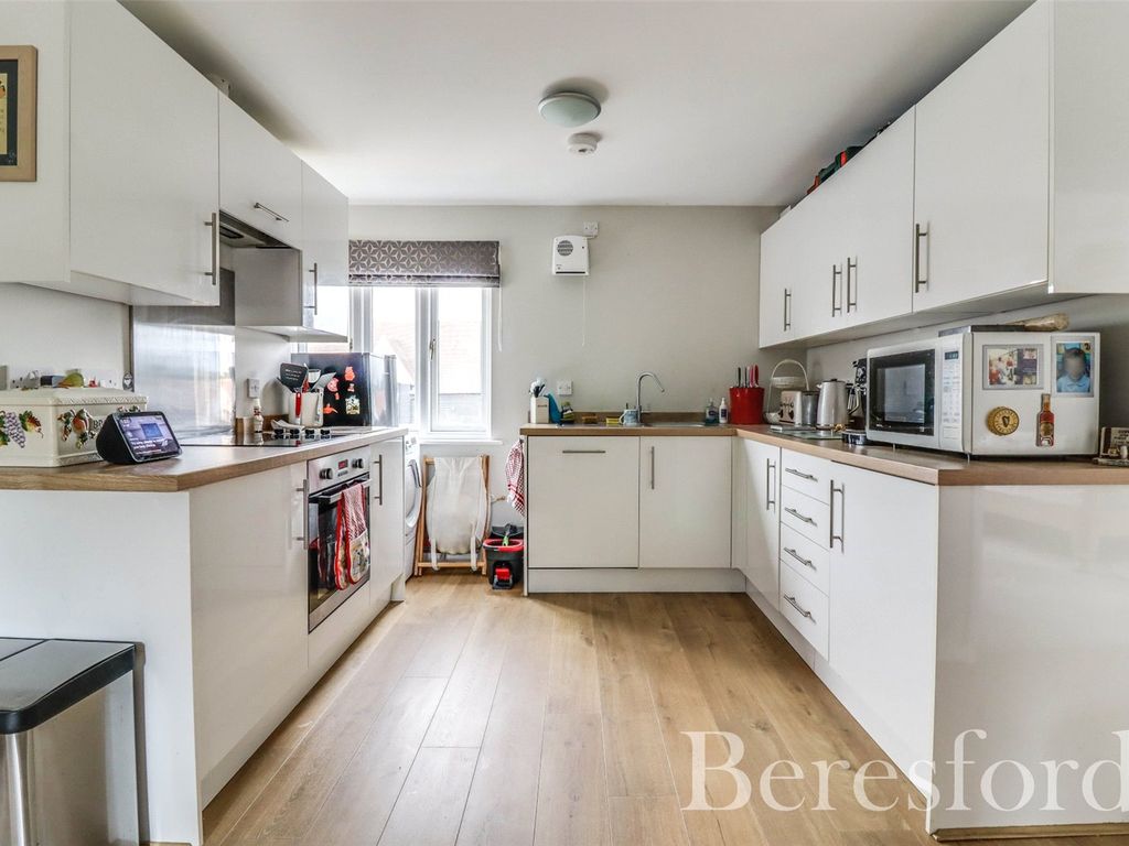 2 bed flat for sale in Bardfield House, Braintree Road CM7, £220,000