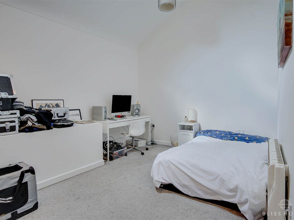 3 bed maisonette for sale in Holdenhurst Road, Bournemouth BH8, £240,000