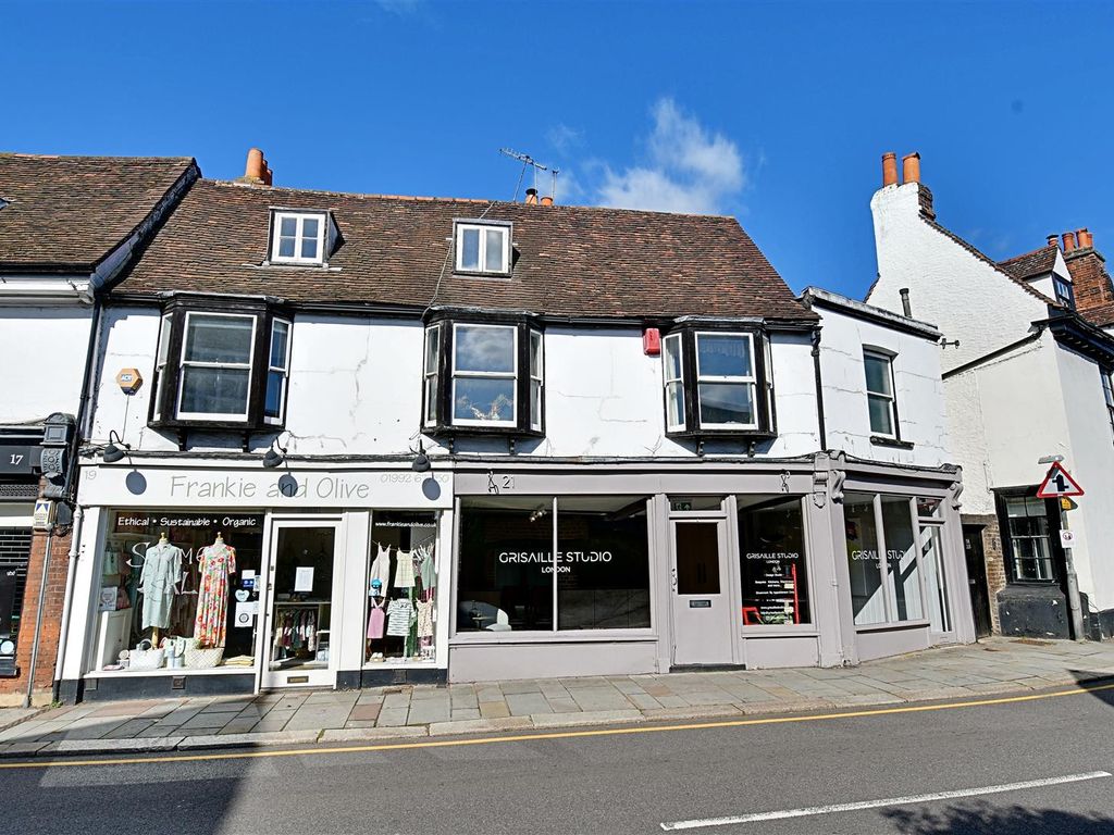 3 bed flat for sale in Old Cross, Hertford SG14, £300,000