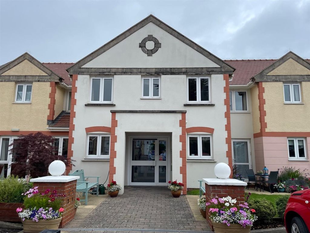 1 bed flat for sale in The Underfleet, Seaton EX12, £180,000