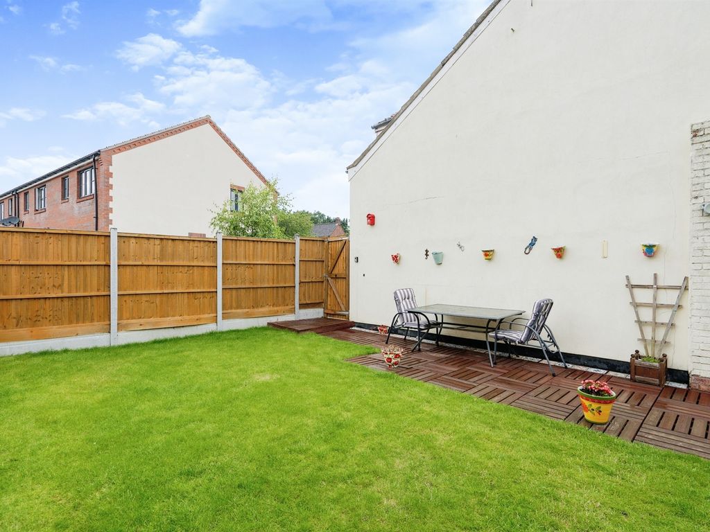 3 bed flat for sale in Chapel Road, Roughton, Norwich NR11, £230,000