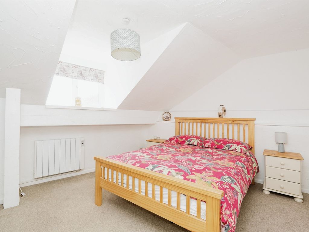 3 bed flat for sale in Chapel Road, Roughton, Norwich NR11, £230,000