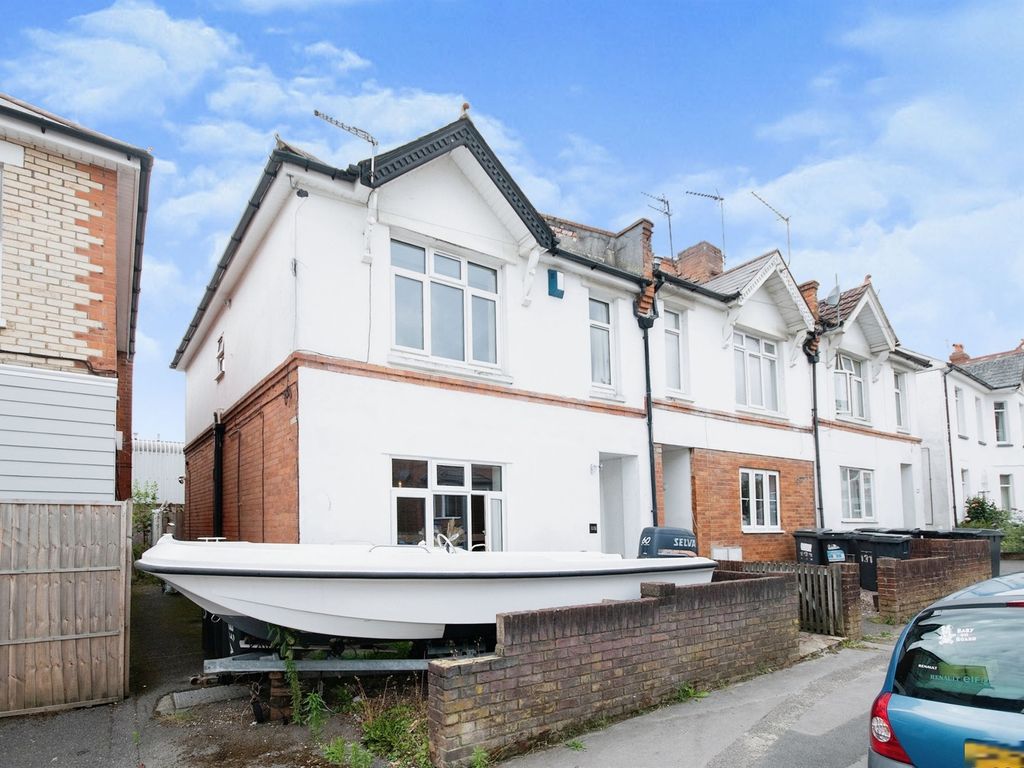3 bed flat for sale in Hankinson Road, Winton, Bournemouth BH9, £250,000