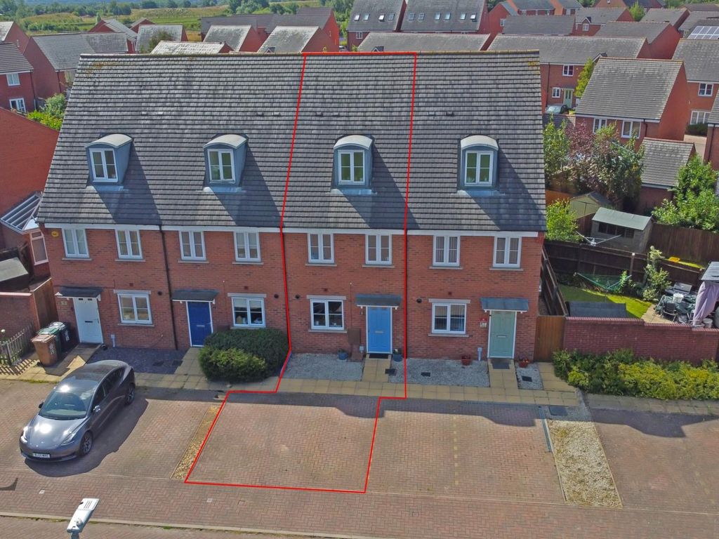 3 bed town house for sale in Astbury Way, Woodville, Swadlincote DE11, £220,000