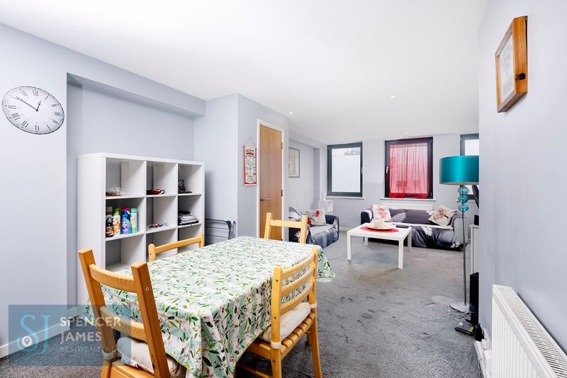 1 bed flat for sale in Cambridge Road, Barking IG11, £190,000