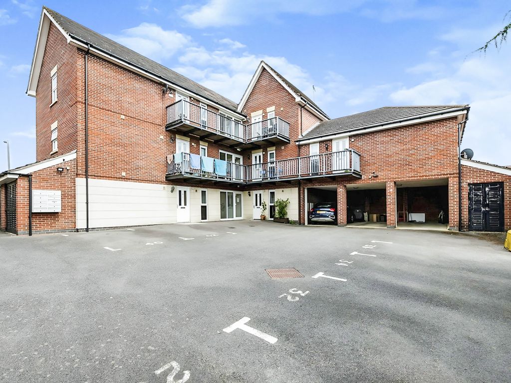 2 bed flat for sale in Brooks Close, Wootton, Northampton NN4, £155,000