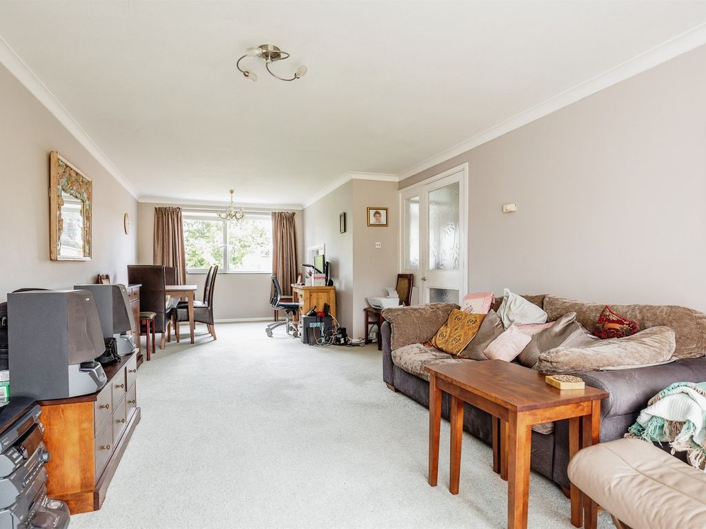 2 bed flat for sale in Henbury Gardens, Henbury, Bristol BS10, £260,000