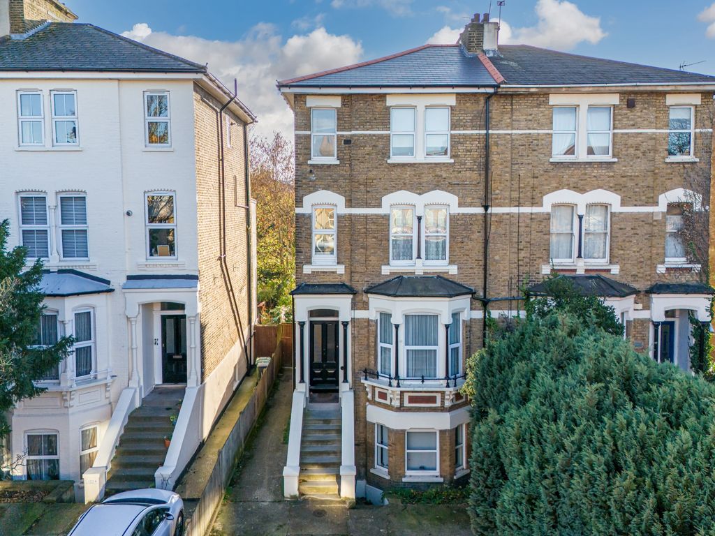 1 bed flat for sale in Lower Addiscombe Road, Croydon CR0, £225,000