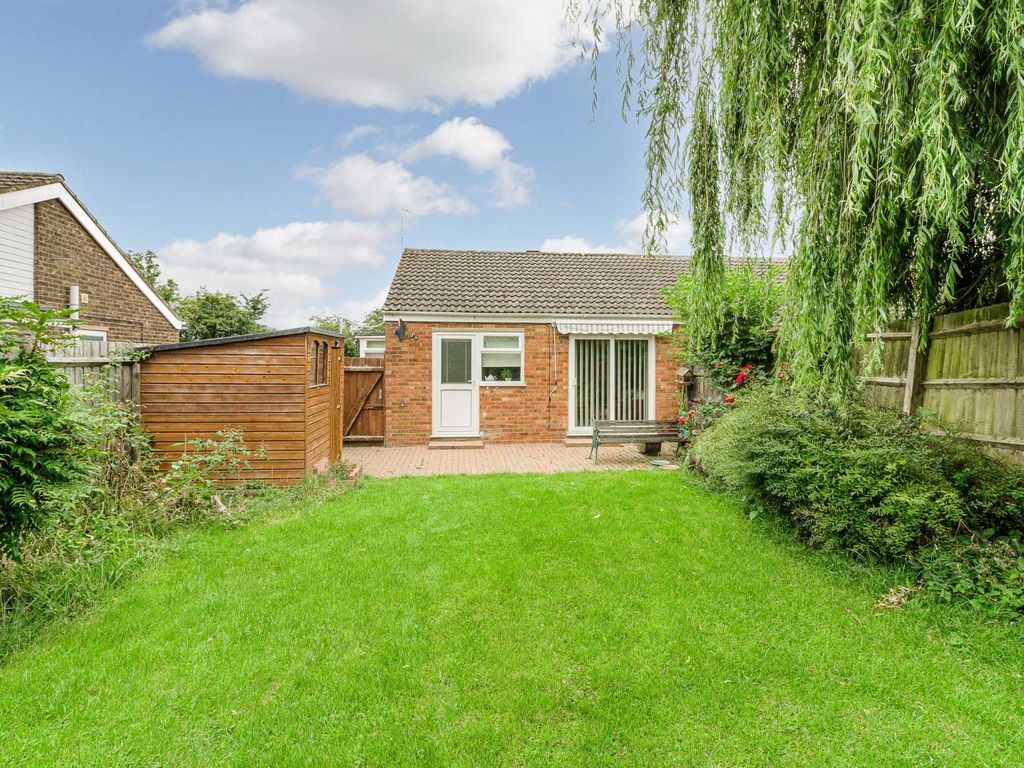 2 bed bungalow for sale in Eastfield Drive, Hanslope MK19, £265,000