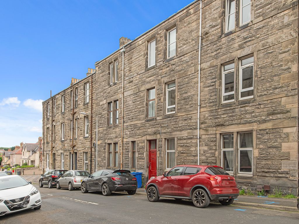 2 bed flat for sale in Alexandra Street, Dunfermline KY12, £90,000