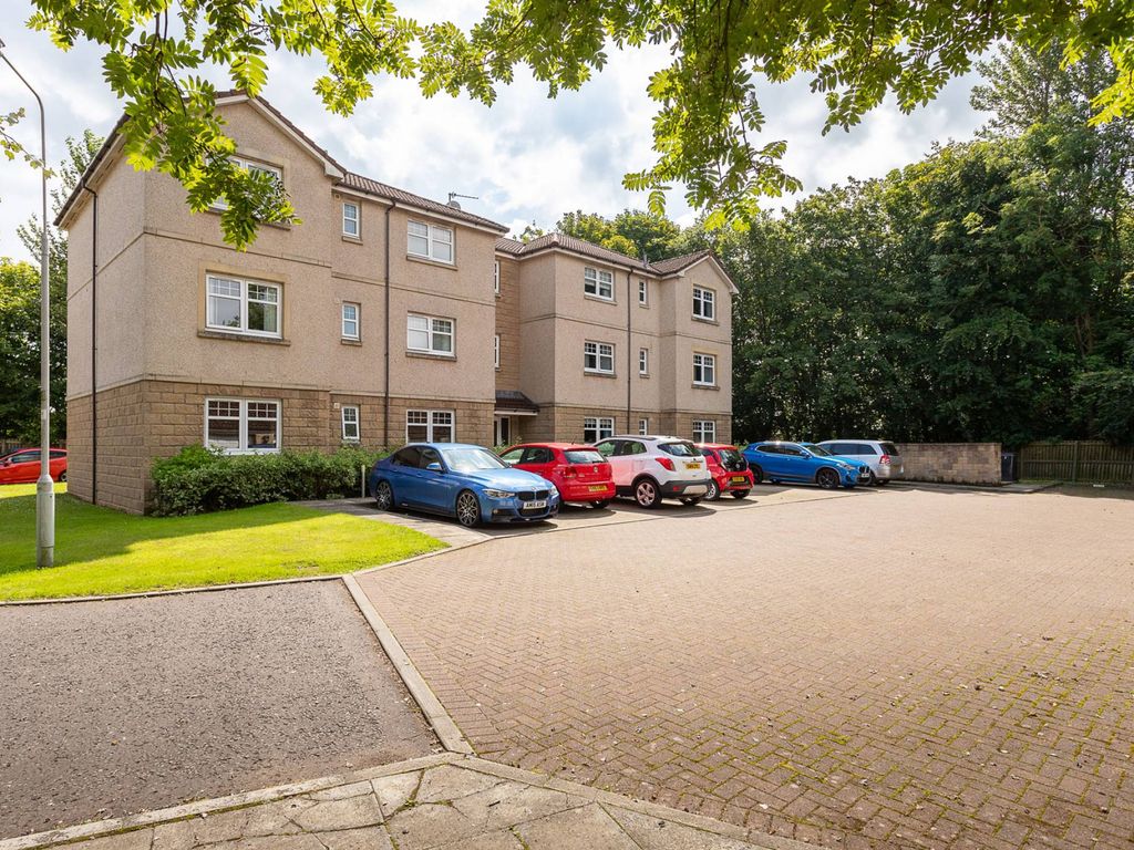 2 bed flat for sale in Braemar Court, Glenrothes, Fife KY6, £125,000