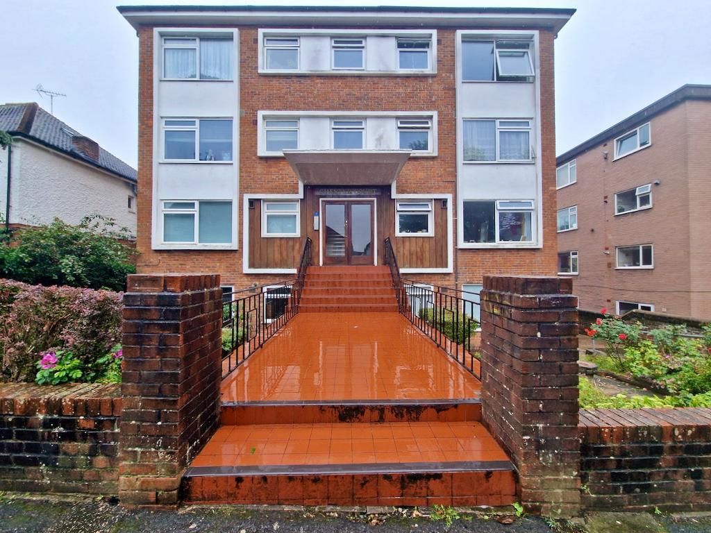 1 bed flat for sale in Chester Court, Davigdor Road, Hove BN3, £225,000