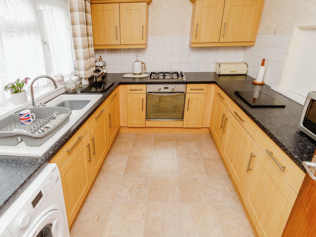 3 bed terraced house for sale in Walhouse Close, Walsall WS1, £170,000