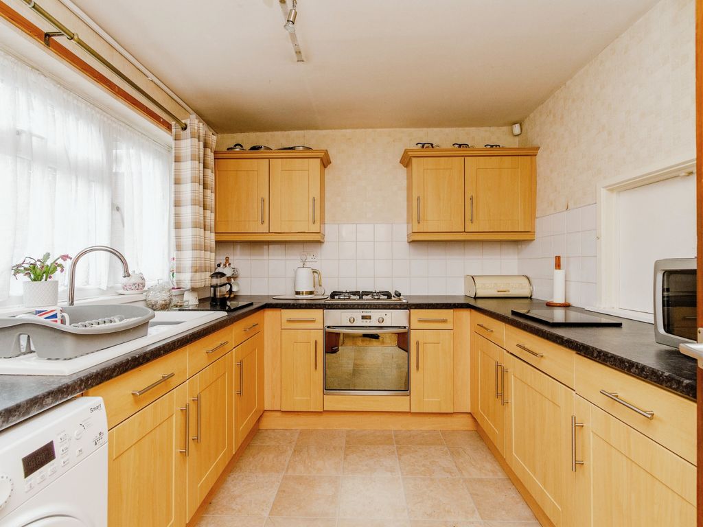 3 bed terraced house for sale in Walhouse Close, Walsall WS1, £170,000