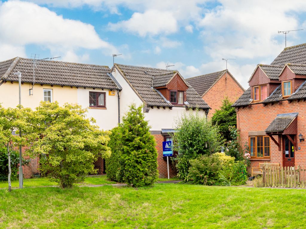 2 bed terraced house for sale in Avenue Road, Winslow, Buckingham, Buckinghamshire MK18, £235,000