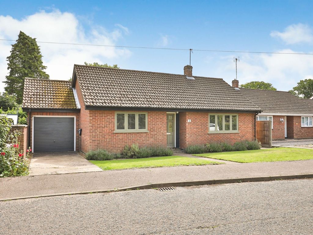 3 bed detached bungalow for sale in Rayners Way, Mattishall, Dereham NR20, £325,000