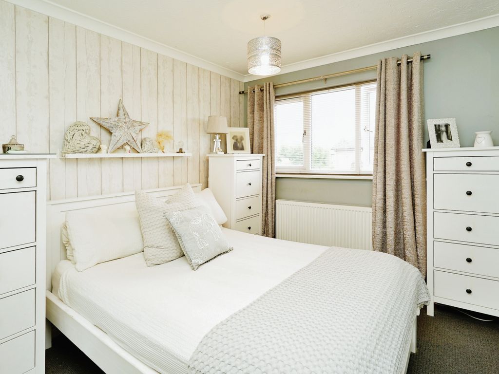 3 bed end terrace house for sale in Winners Walk, Norwich NR8, £270,000