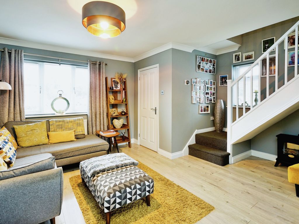 3 bed end terrace house for sale in Winners Walk, Norwich NR8, £270,000