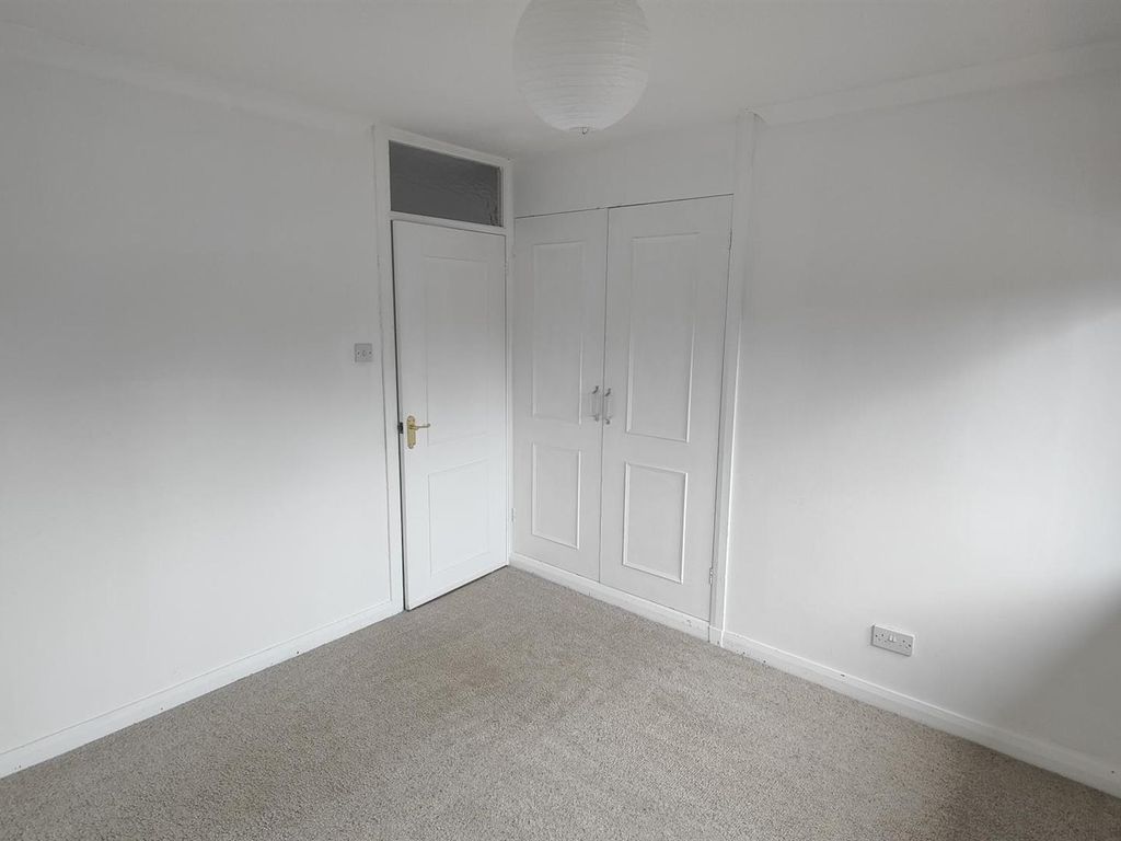 2 bed flat for sale in Rectory Court, High Street, Sandy SG19, £178,000
