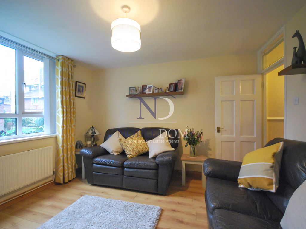 2 bed maisonette for sale in Benson Close, Hounslow TW3, £296,000