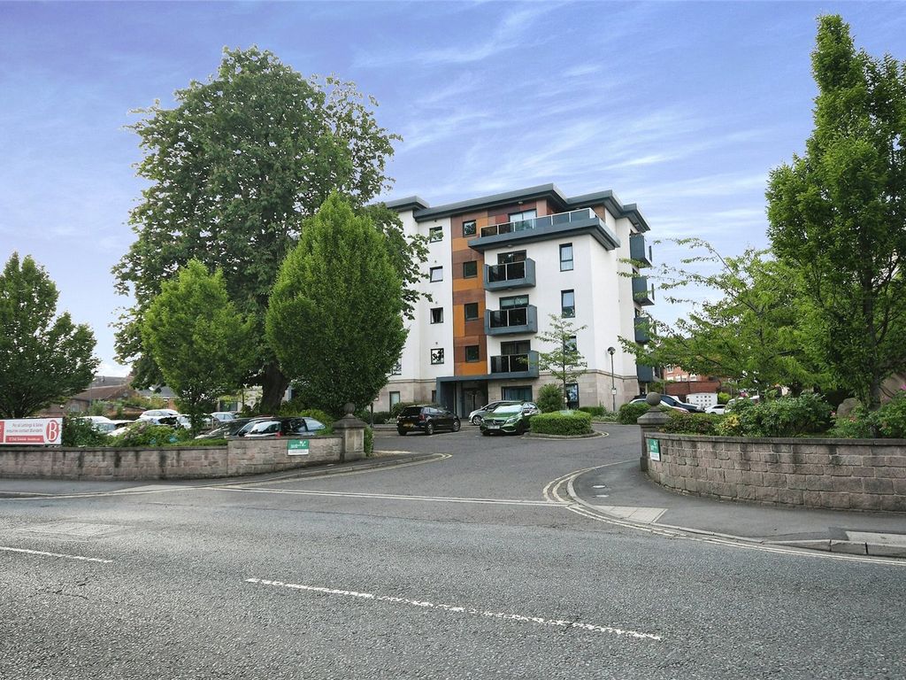 2 bed flat for sale in Chatsworth Road, Chesterfield, Derbyshire S40, £150,000