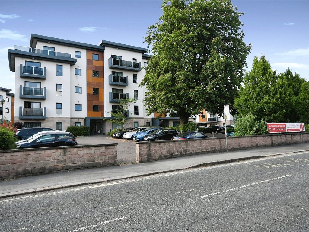 2 bed flat for sale in Chatsworth Road, Chesterfield, Derbyshire S40, £150,000
