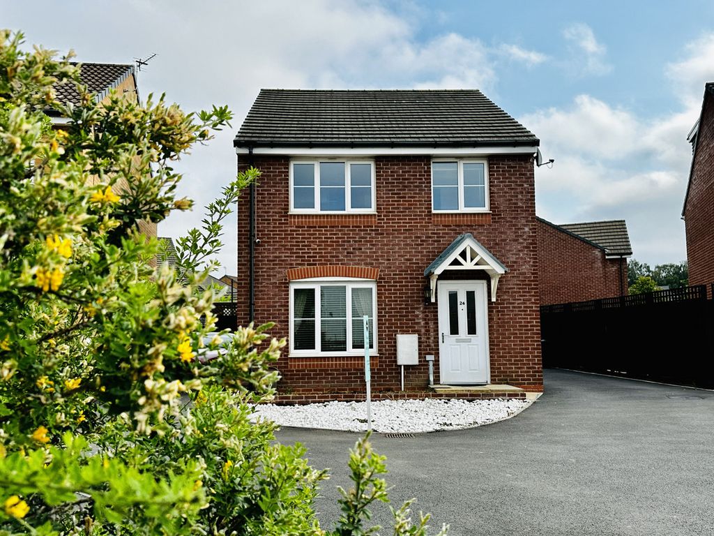 4 bed detached house for sale in Jubilee Way, Newport NP10, £325,000