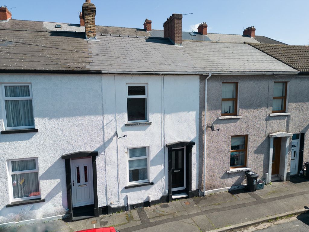 2 bed terraced house for sale in Fairoak Avenue, Newport NP19, £150,000