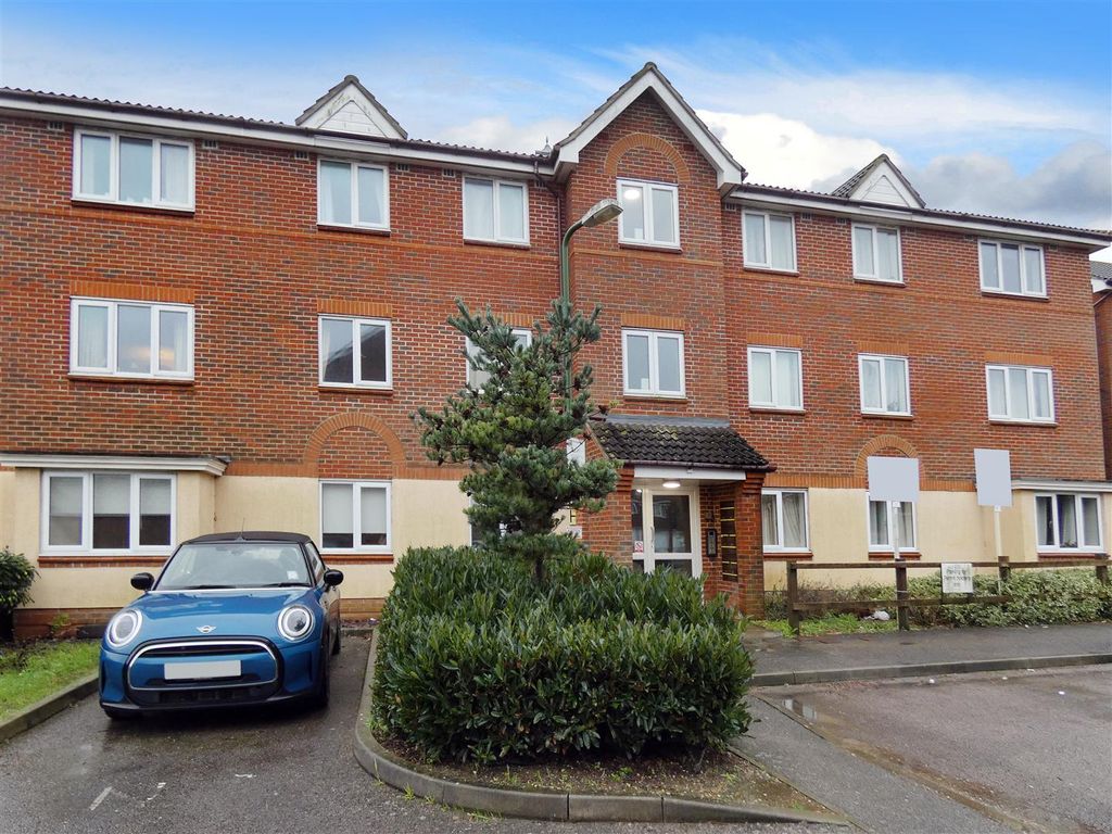 2 bed flat for sale in Saxby Close, Barnham, Bognor Regis PO22, £178,000