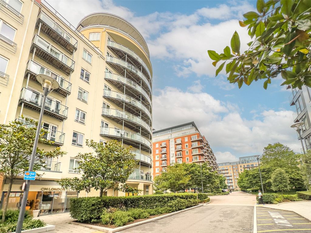 1 bed flat for sale in Boulevard Drive, Beaufort Park, Colindale NW9, £335,000