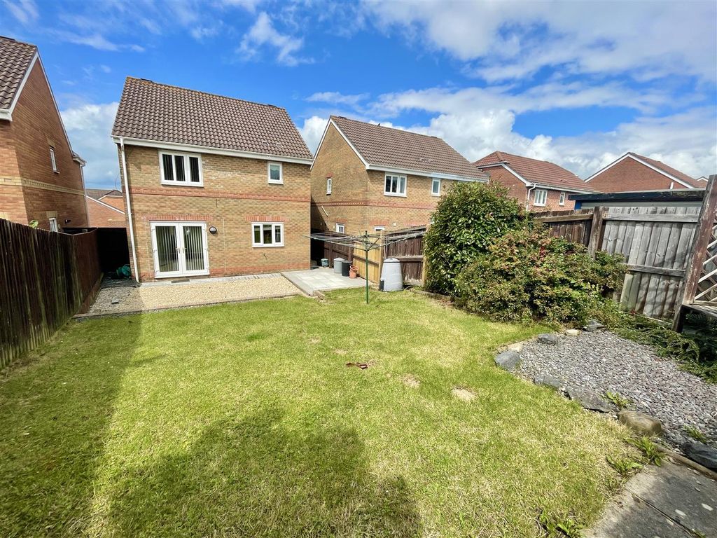 3 bed detached house for sale in Pant Bryn Isaf, Llwynhendy, Llanelli SA14, £240,000