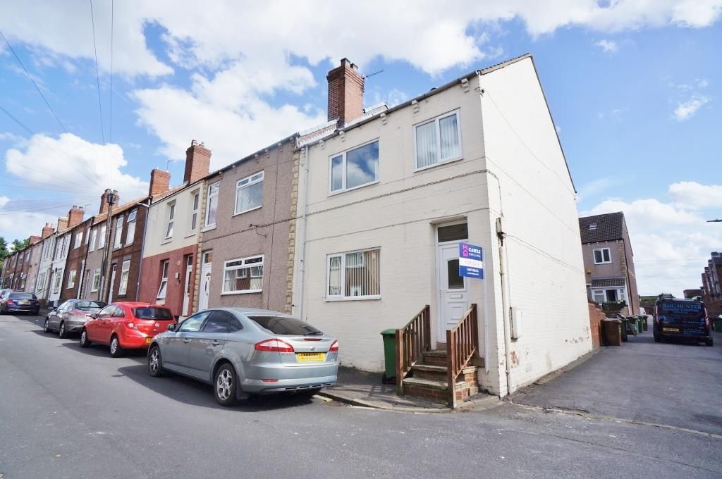 3 bed end terrace house for sale in Gladstone Street, Featherstone, Pontefract WF7, £125,000