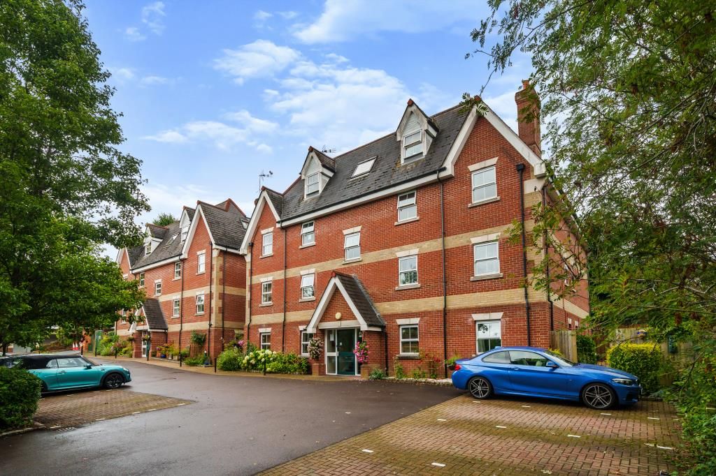 2 bed flat for sale in Reading, Berkshire RG30, £280,000