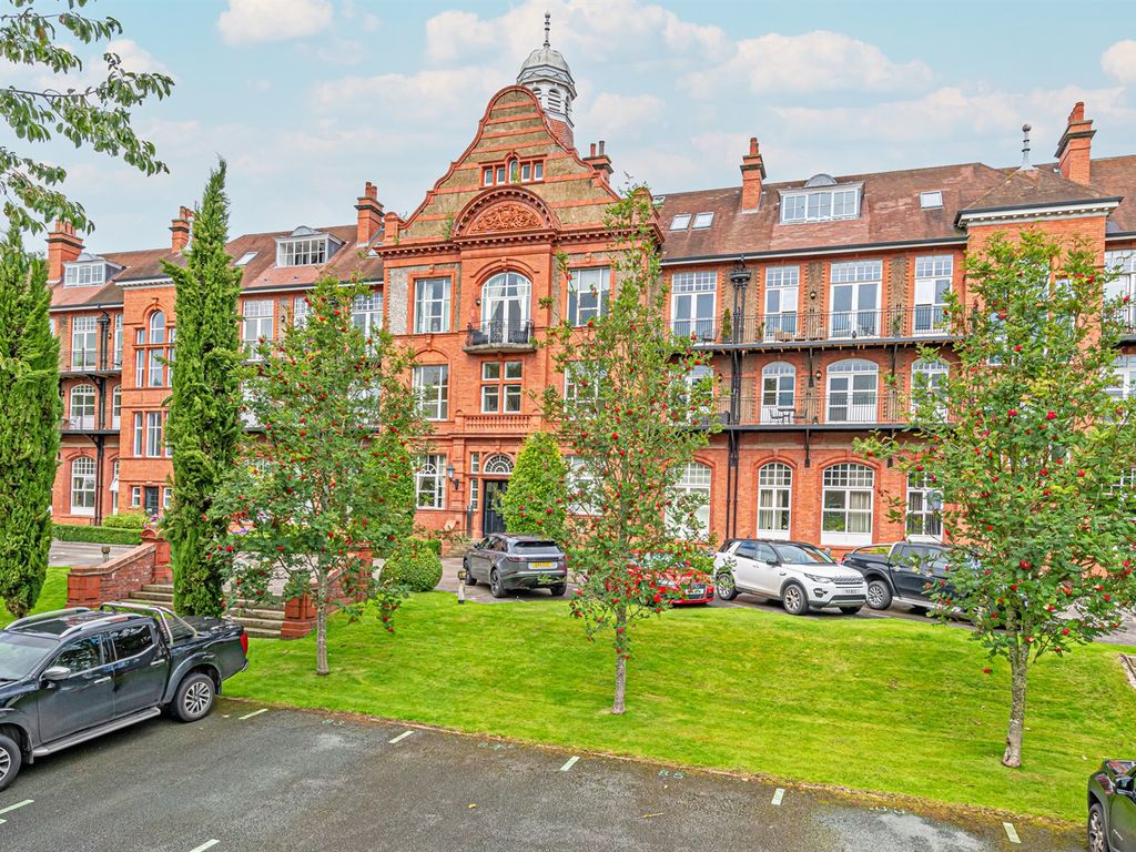 1 bed flat for sale in Kingswood Park, Kingswood, Frodsham WA6, £169,000