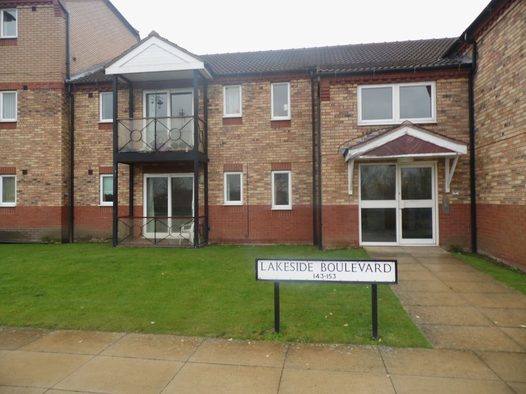 2 bed flat for sale in Lakeside Boulevard, Doncaster DN4, £130,000