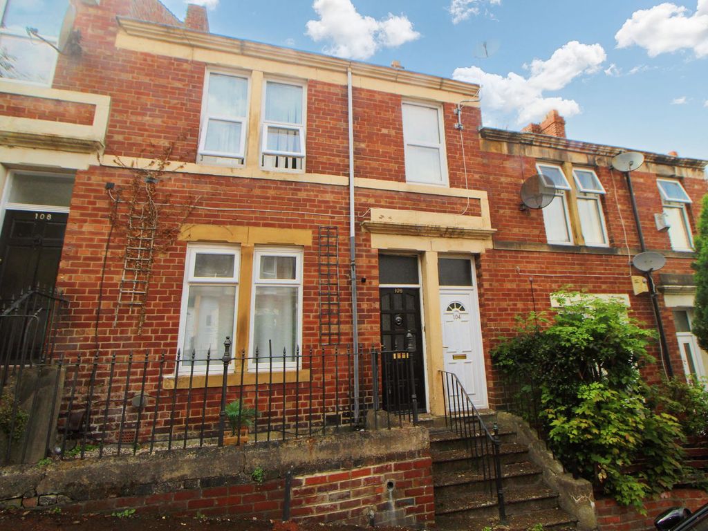 3 bed flat for sale in Howe Street, Gateshead NE8, £79,000