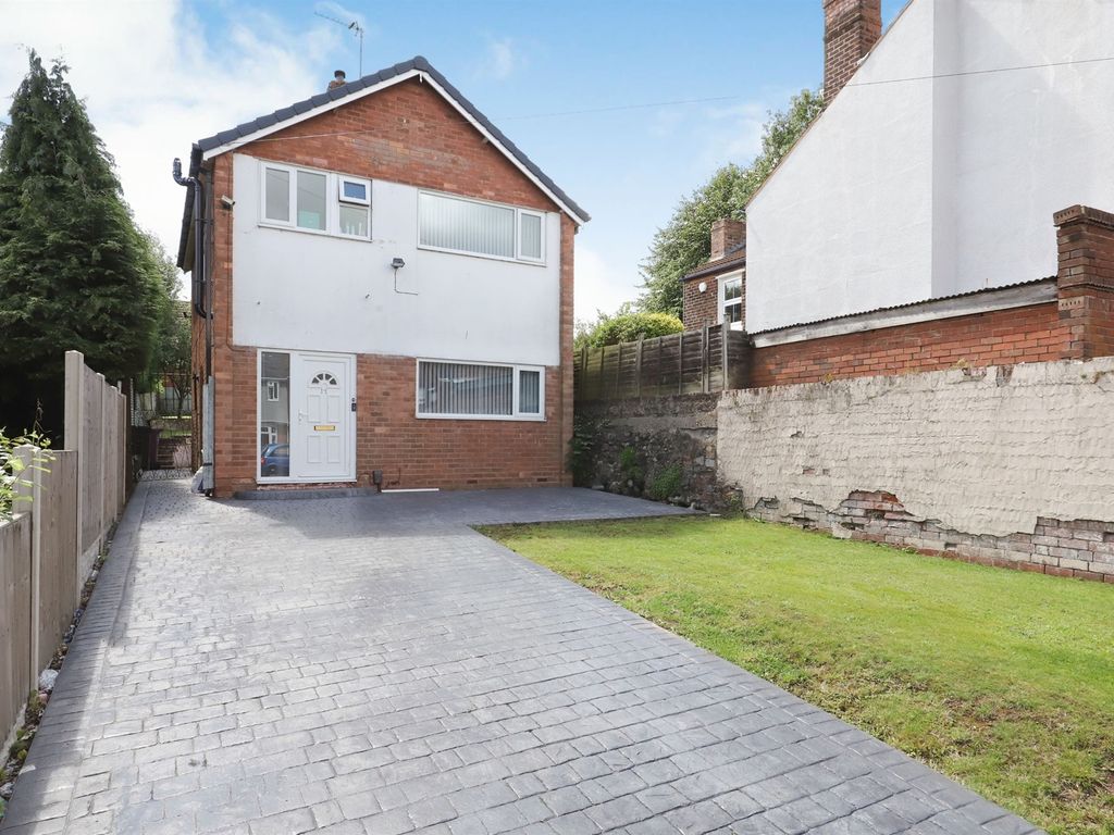 3 bed detached house for sale in Chetwynd Road, Blakenall, Wolverhampton WV2, £250,000