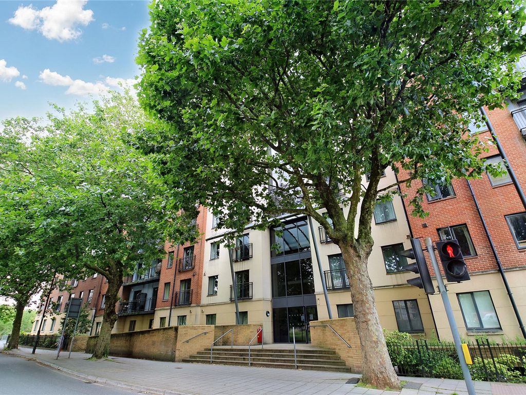 2 bed flat for sale in Squires Court, Bedminster, Bristol BS3, £285,000