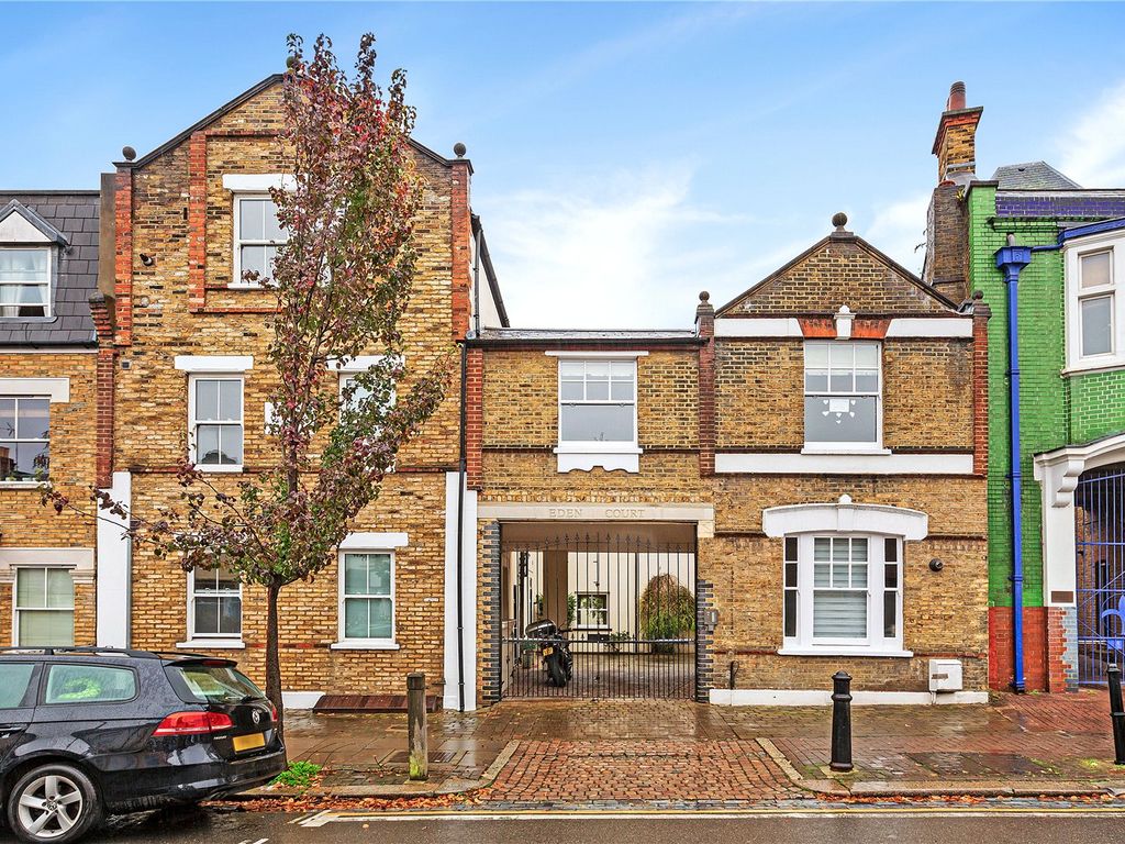 1 bed flat for sale in Eden Court, 55 Standen Road, Southfields, London SW18, £325,000