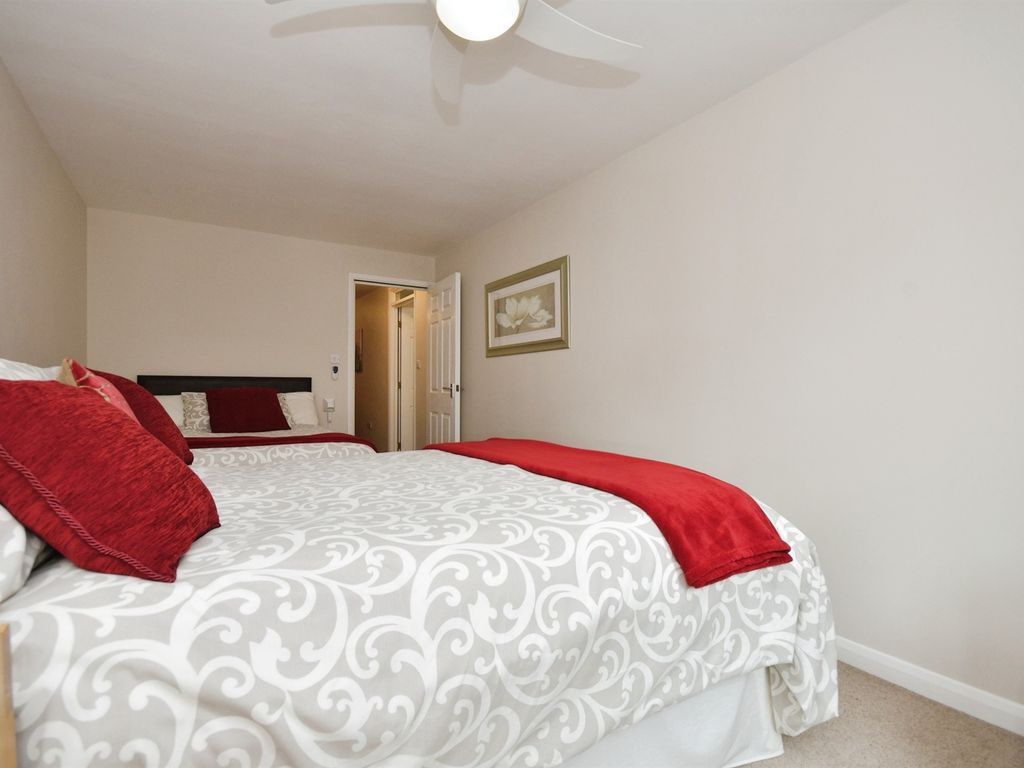 1 bed flat for sale in Matlock Street, Bakewell DE45, £180,000