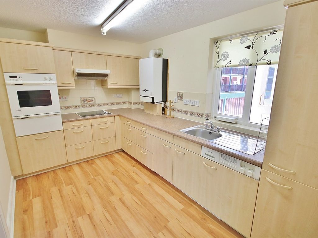 2 bed flat for sale in Church Street, Wilmslow SK9, £179,950
