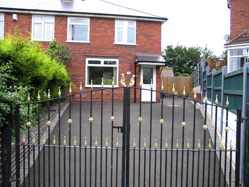 3 bed semi-detached house for sale in Masons Close, Halesowen B63, £198,000