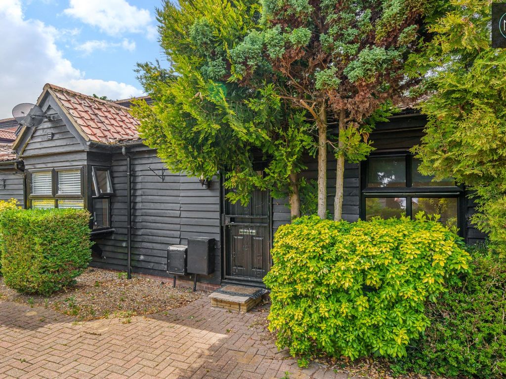 1 bed terraced house for sale in Little Dytchleys Mews, Coxtie Green Road, Pilgrims Hatch, Brentwood, Essex CM14, £275,000