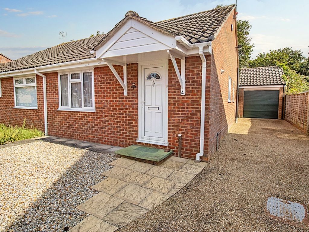 2 bed bungalow for sale in Norman Close, Fakenham, Norfolk NR21, £208,000