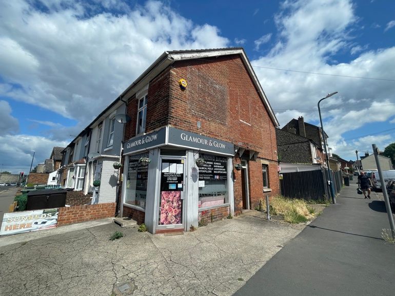 Retail premises for sale in Holland Road, Maidstone, Kent ME14, £250,000