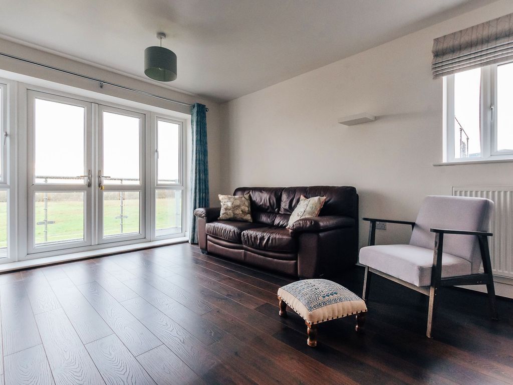2 bed flat for sale in Hartley Avenue, Peterborough PE1, £100,000