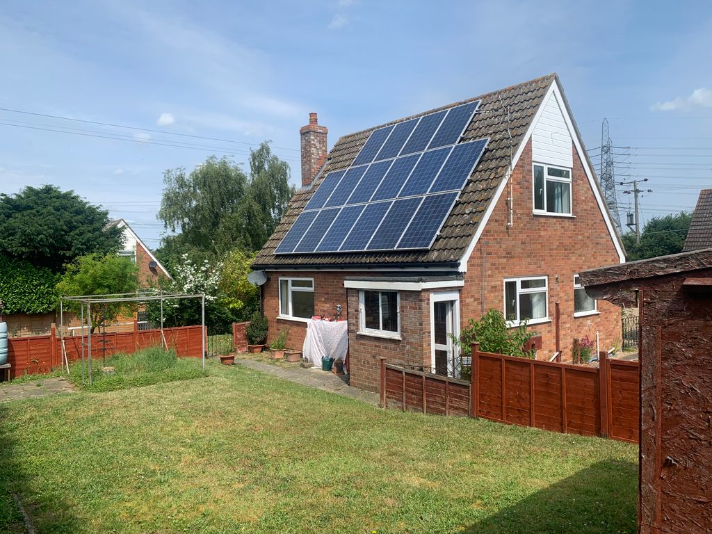 3 bed property for sale in Suffolk, Pettistree IP13, £290,000