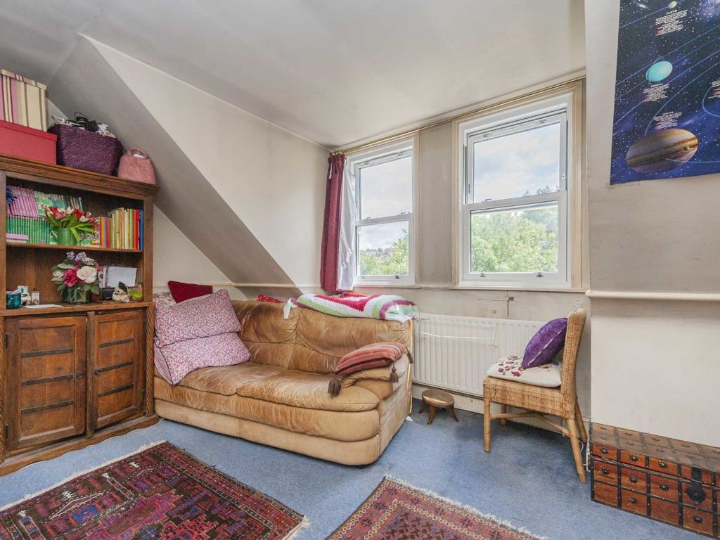 1 bed flat for sale in Valley Road, London SW16, £250,000