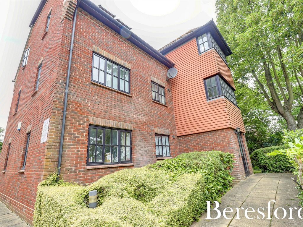 1 bed flat for sale in Argyll Court, Sawyers Hall Lane CM15, £250,000
