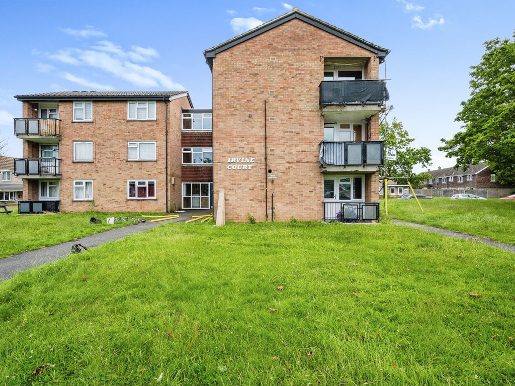 2 bed flat for sale in Avon Drive, Bedford, Bedfordshire MK41, £170,000